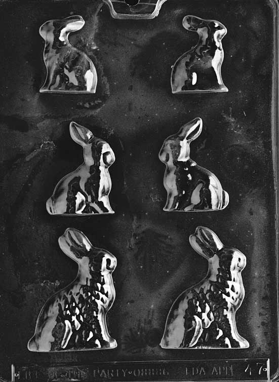 Mold with three bunny sizes ranging from large to small, each with classic poses.