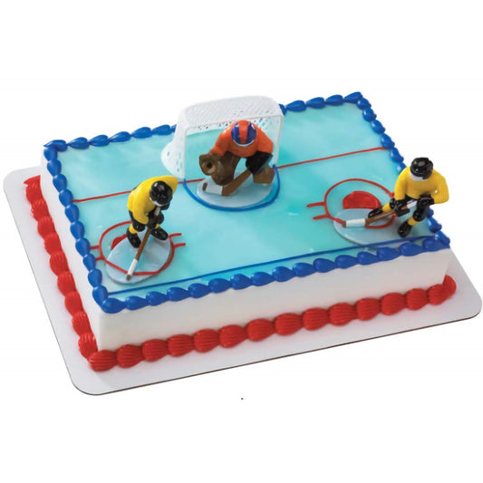 Detailed hockey cake topper set including two players and a goalie with a net, on a blue 'ice rink' cake base, ideal for hockey-themed parties and fans.