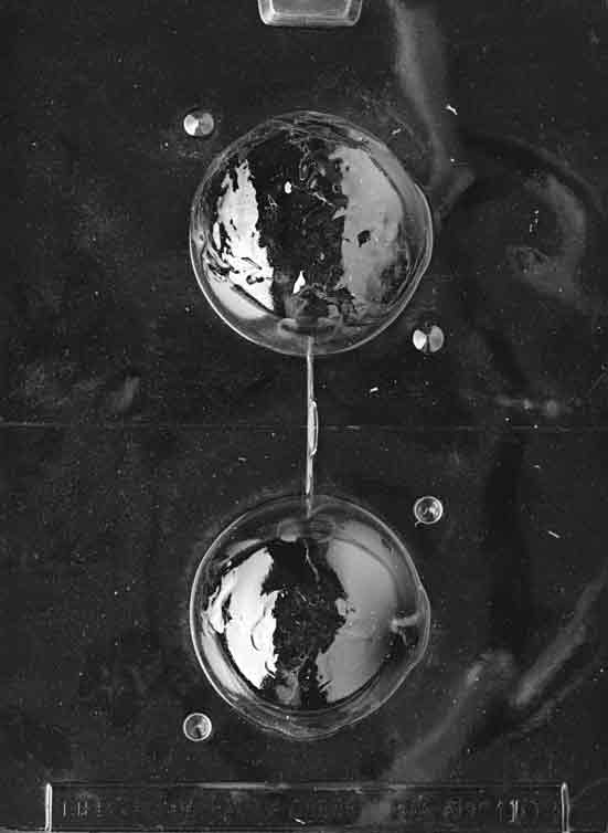 Chocolate mold M109 Globe with spherical shape representing the Earth for chocolate treats.