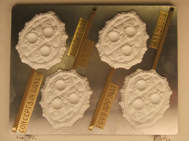 Tufted Egg W/ruffled Edge Chocolate Lollipop Mold