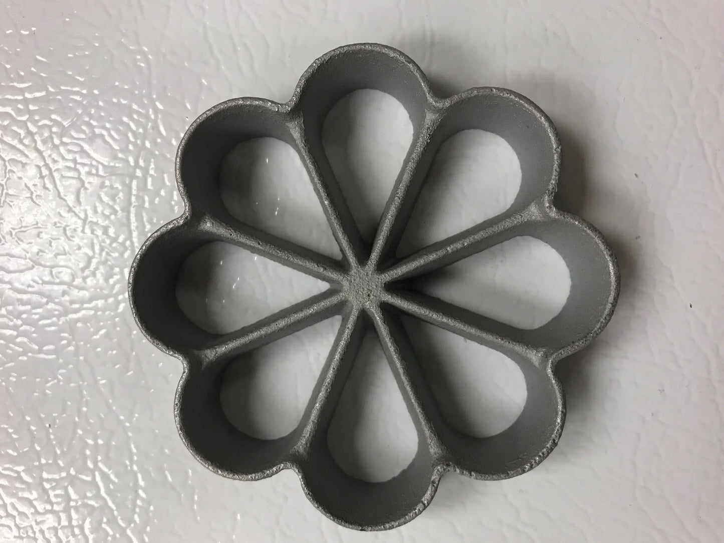 8 Petal 3" Large Rosette Iron