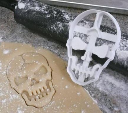 Cracked Skull Cookie Cutter
