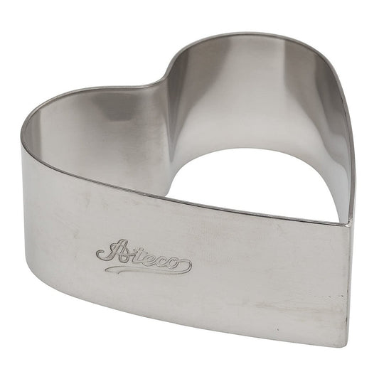 Ateco 4900 stainless steel heart-shaped mold with a 3-inch diameter and 1 3/8-inch height, featuring a smooth finish and embossed branding.