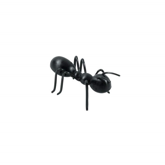A highly detailed plastic ant cake topper, about 2 inches in size, adds an unexpected yet amusing touch to any cake. Their realistic appearance is perfect for Halloween parties, prank-themed birthdays, or to celebrate an enthusiast of the entomological world.