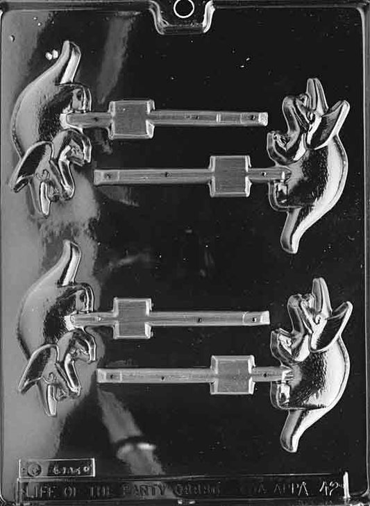 Lollipop cavity of a side-view triceratops with frill and horns defined.