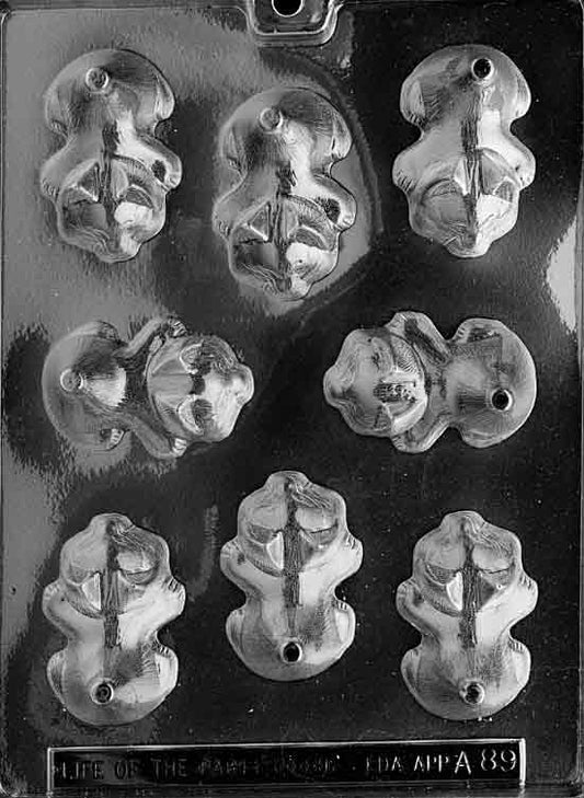 Single kitten-shaped cavity with seated pose, bow, and facial features.