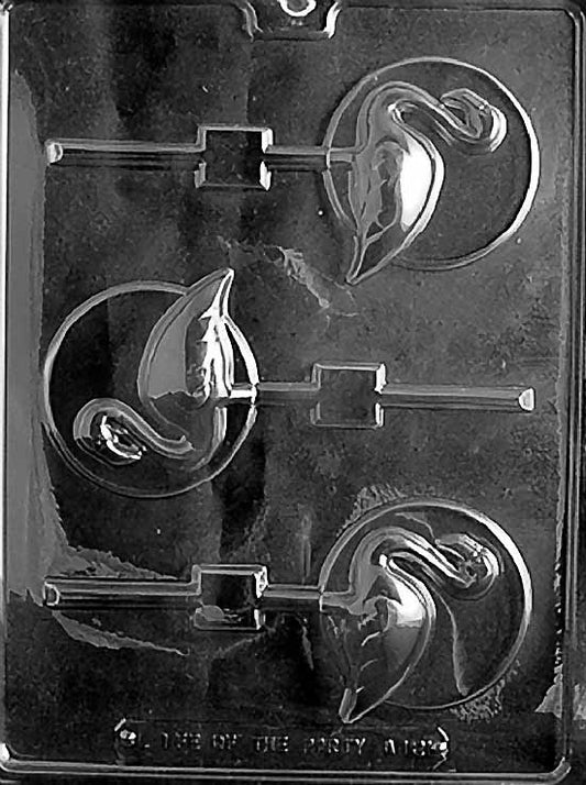 Disc-shaped lollipop cavity with a standing flamingo in relief and stick channel.