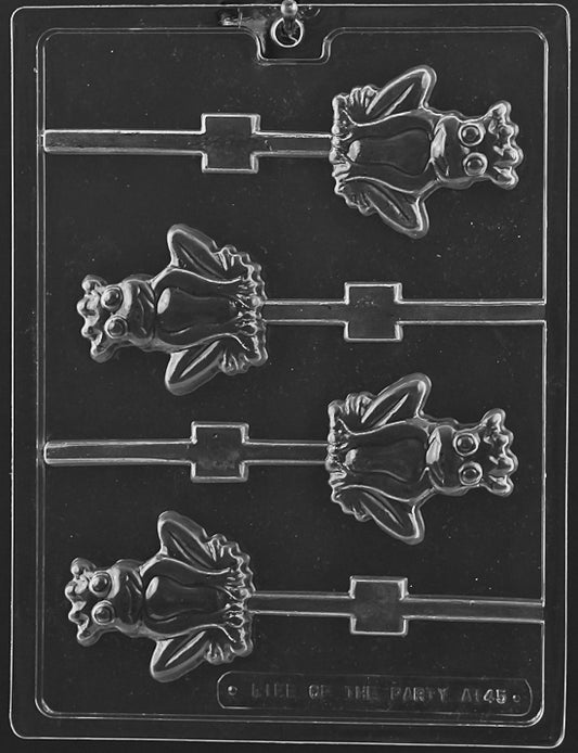 Frog lollipop cavity with crown and rounded features; shallow depth and stick channel.