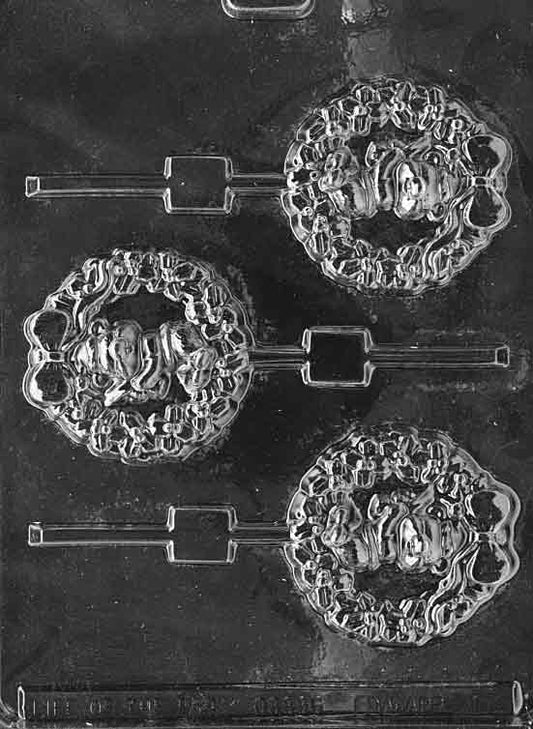 Image of BEAR IN WREATH Lollipop mold showing small bear nestled inside a round holiday wreath with bow