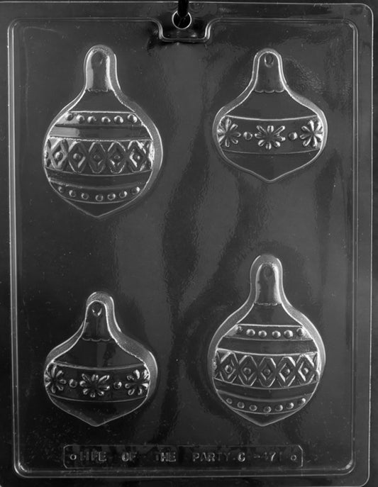 Mold with two ornament-shaped chocolate cookies