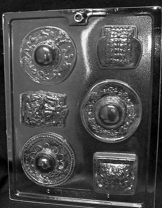 Mold with three stylish hats and purses in chocolate