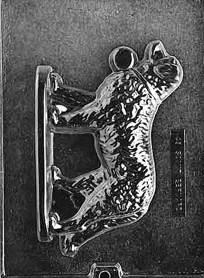 Saint Bernard mold showing thick body, broad snout, and tail. For medium-sized chocolate dog sculptures.