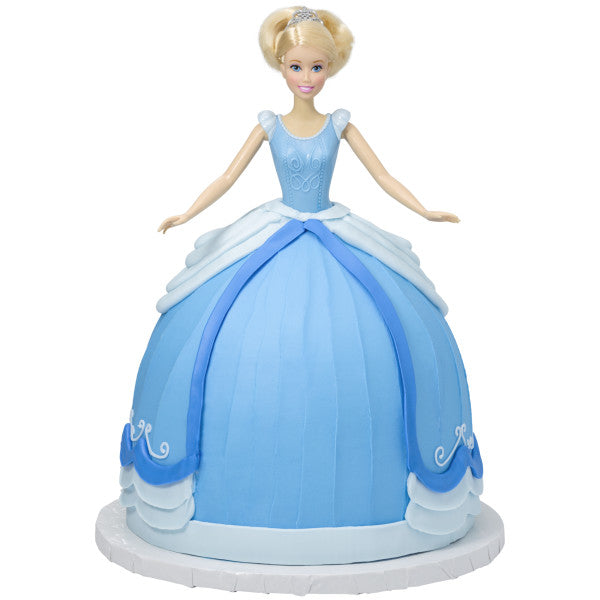 A princess-themed cake decorated with the Cinderella Signature DecoSet®, featuring the doll as the centerpiece with a beautifully sculpted cake dress.