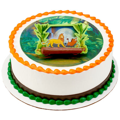 A round cake with The Lion King DecoSet®, complete with a moonlit savanna scene.