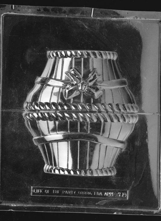 LARGE BASKET WITH BOW mold showing detailed woven basket topped with large bow.