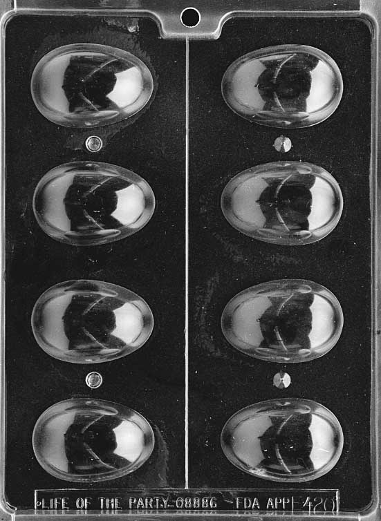 3D PLAIN EGGS mold forming rounded chocolate eggs ready for customization.