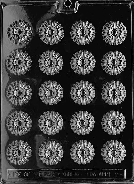 DAISIES mold featuring daisy-shaped chocolate pieces with petal detail.