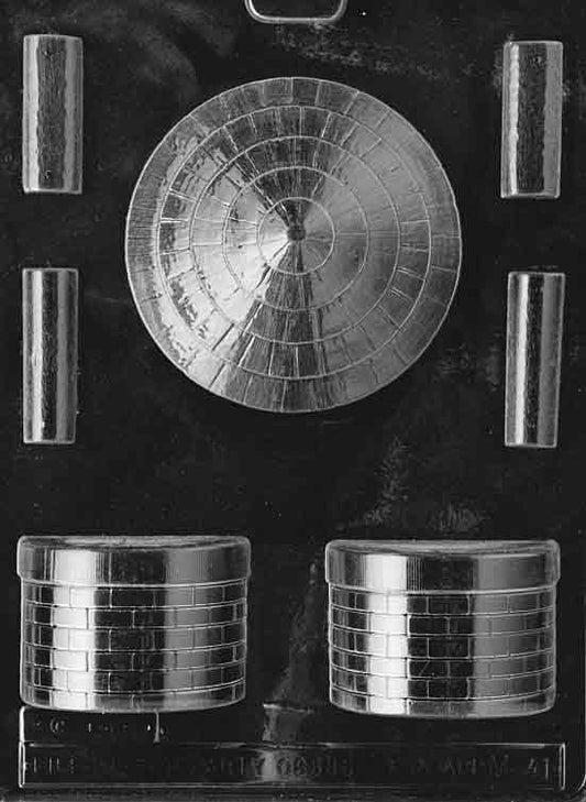 Chocolate mold M041 Wishing Well with detailed roof and base panels forming a miniature well in chocolate.