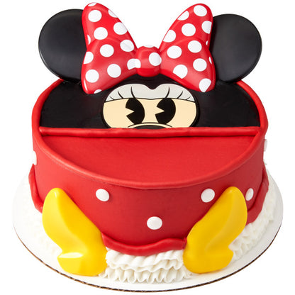 Round cake decorated with Minnie Mouse DecoSet, featuring her iconic red and white polka-dot dress and stylish yellow shoes.