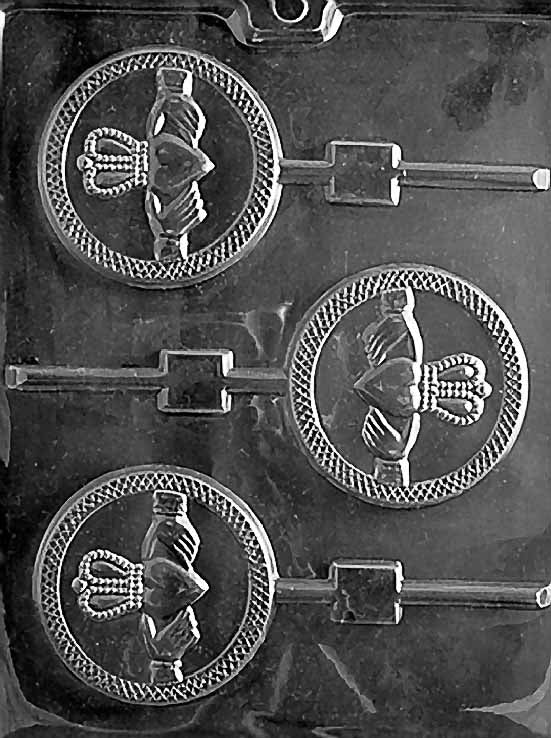 P019 CLADDAGH Lollipop chocolate mold with round lollipop cavities featuring Claddagh design.