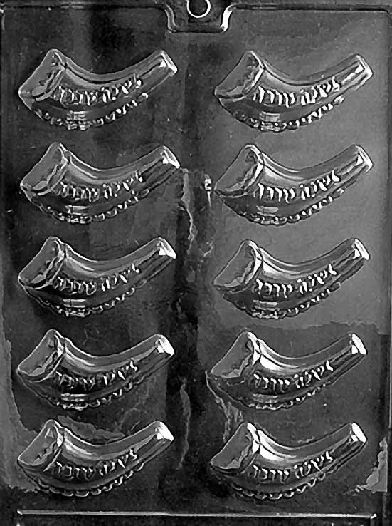 R030 JEWISH HORN chocolate mold with a single curved shofar-style cavity featuring tapered ends.